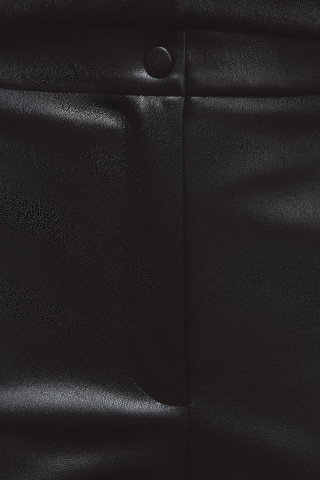 Брюки зауженные из искусственной кожи - цвет черный - 6