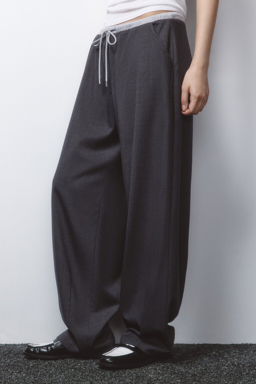 Брюки широкие костюмные с двойным поясом - цвет серый - 1