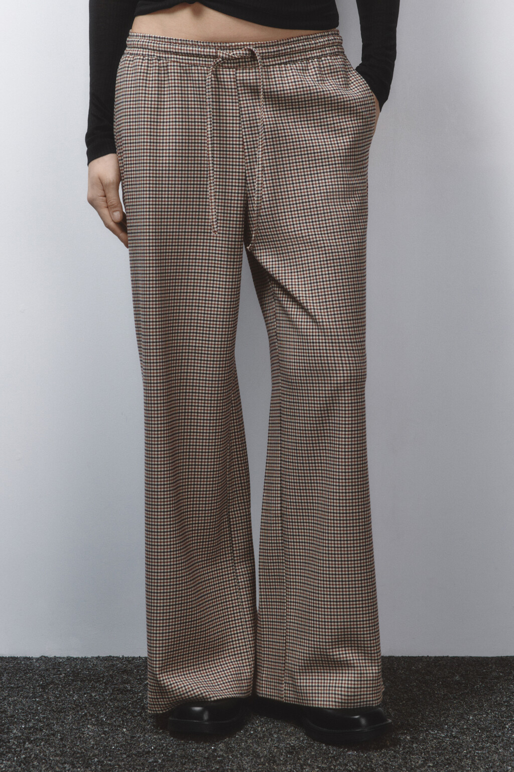 Брюки широкие клетчатые с поясом на завязках - цвет бежевый - 2