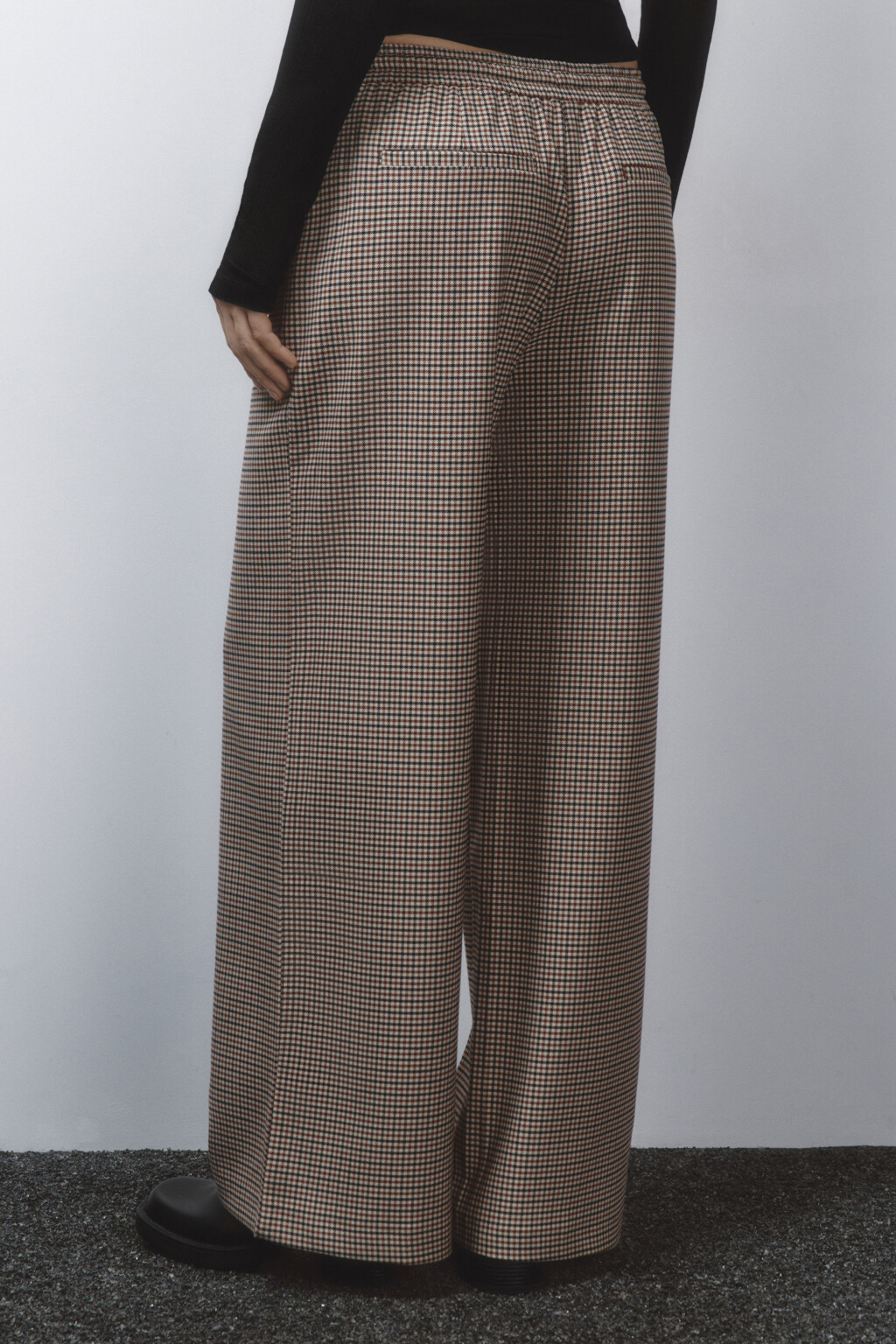 Брюки широкие клетчатые с поясом на завязках - цвет бежевый - 4