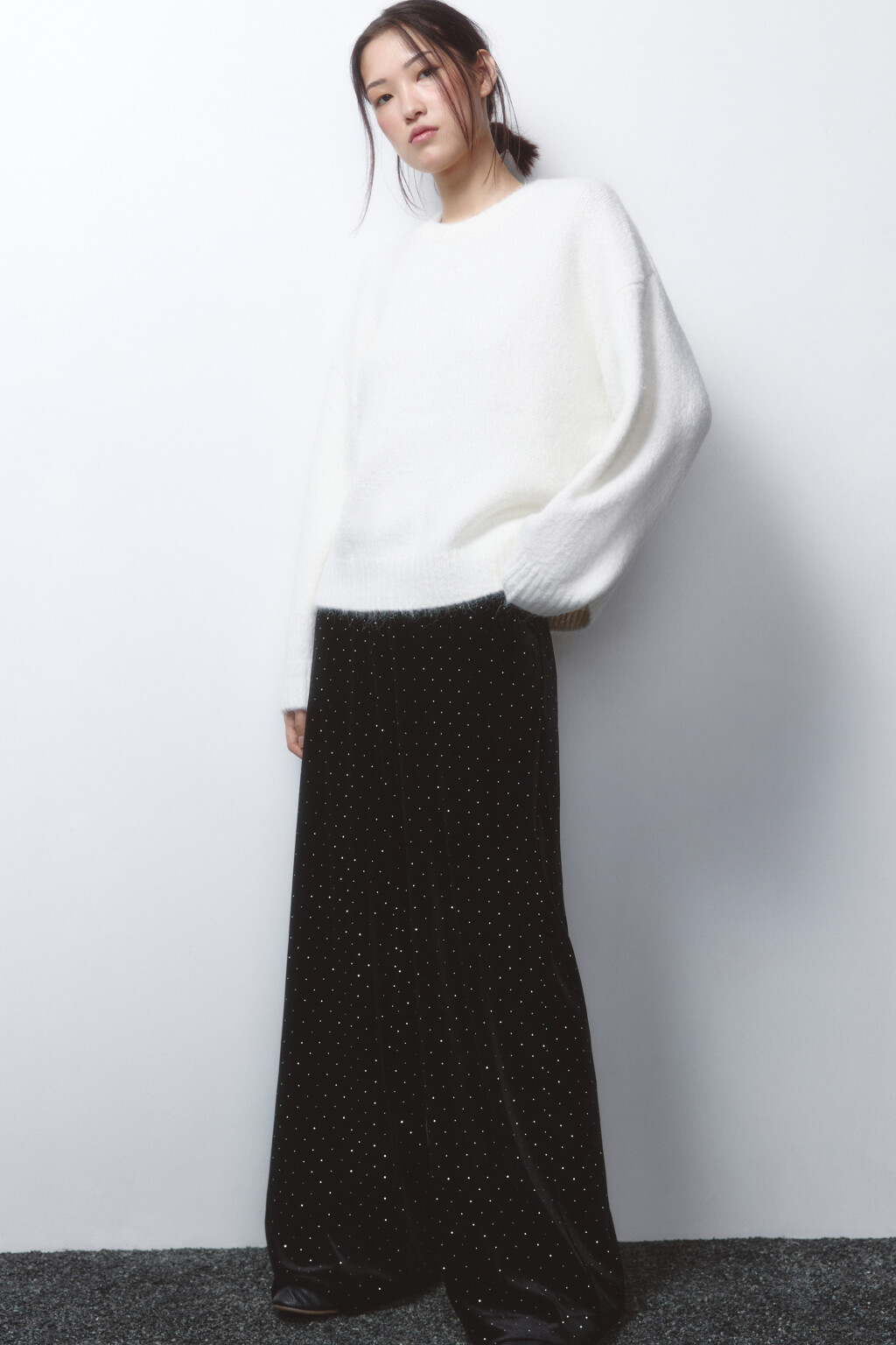 Брюки широкие бархатные со стразами - цвет черный - 1