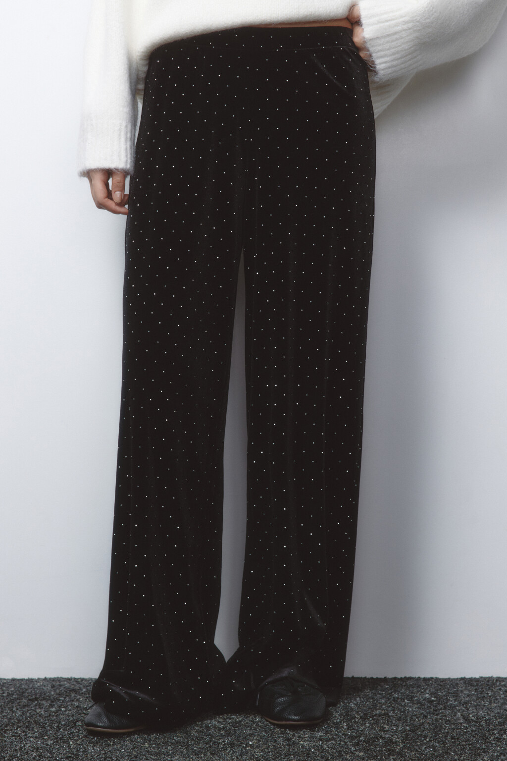Брюки широкие бархатные со стразами - цвет черный - 2