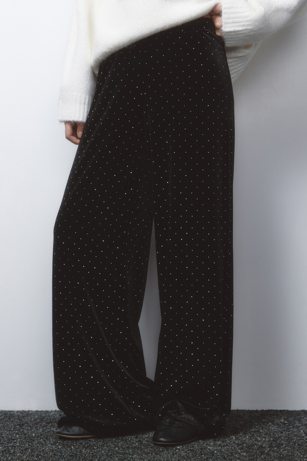 Брюки широкие бархатные со стразами - цвет черный - 3