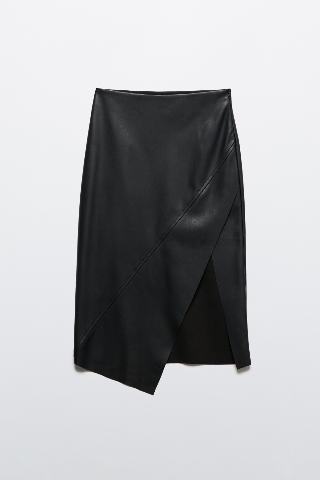 Юбка миди с кожаной фактурой и асимметричным разрезом - цвет черный - 8