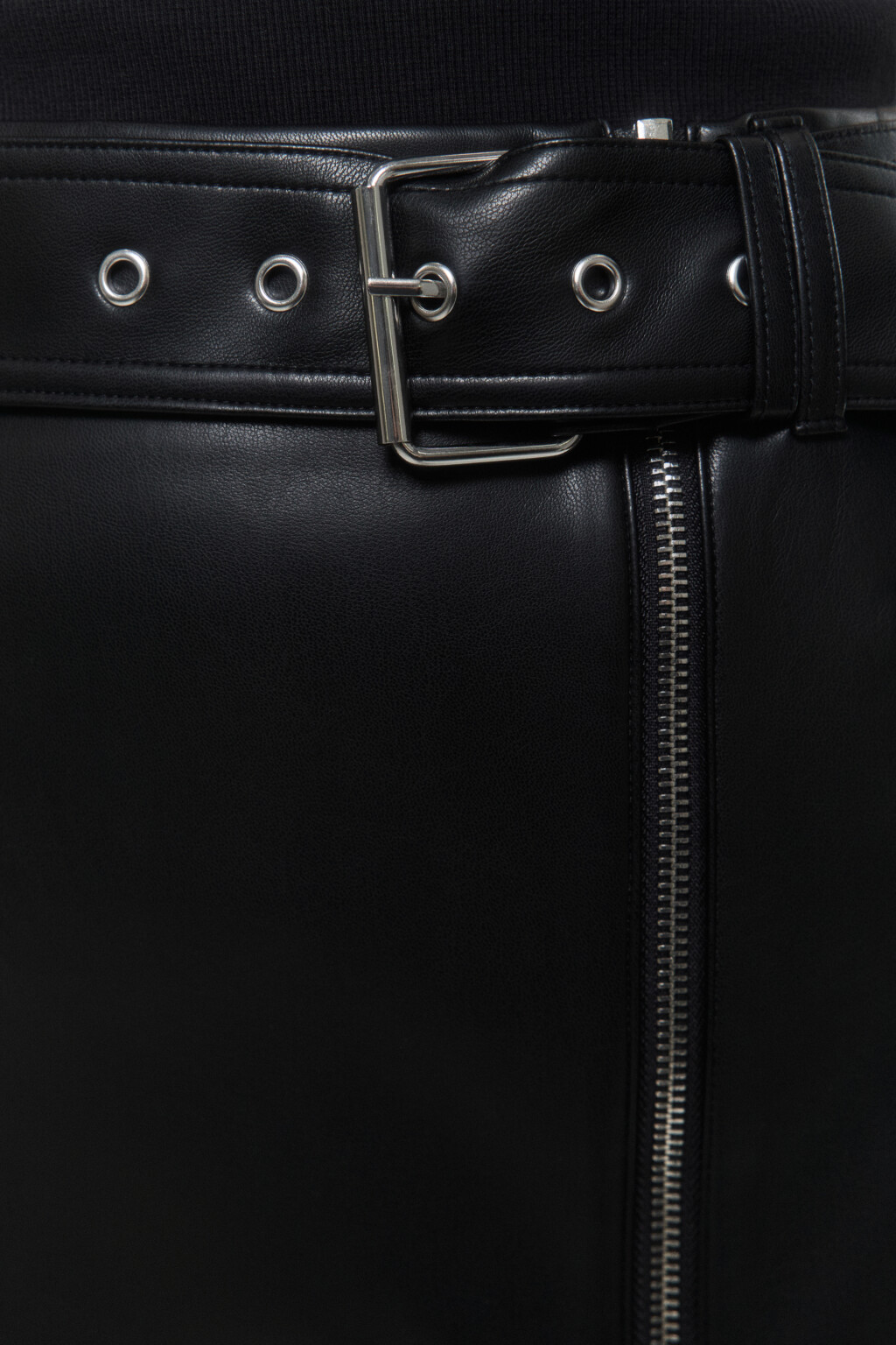 Юбка миди прямая с разрезом и ремнем - цвет черный - 6