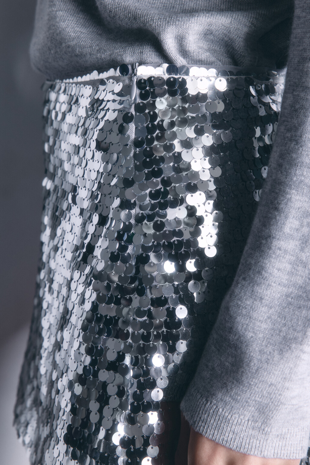 Юбка мини облегающая с пайетками - цвет серый - 8