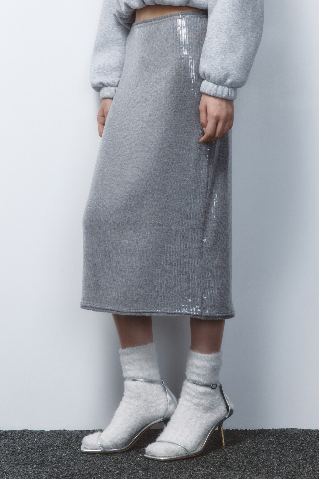 Юбка миди прямая трикотажная с пайетками - цвет серый - 3
