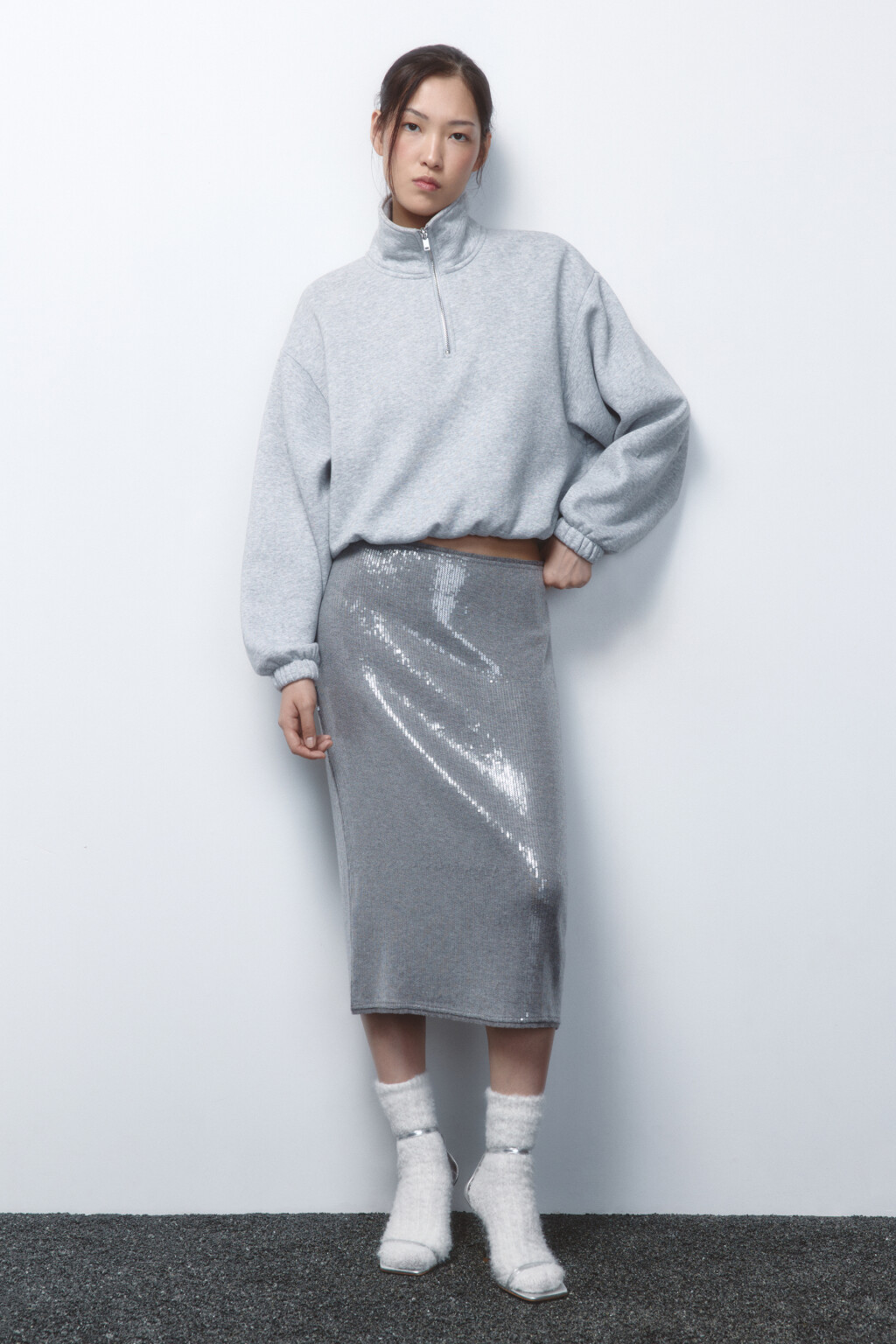 Юбка миди прямая трикотажная с пайетками - цвет серый - 5
