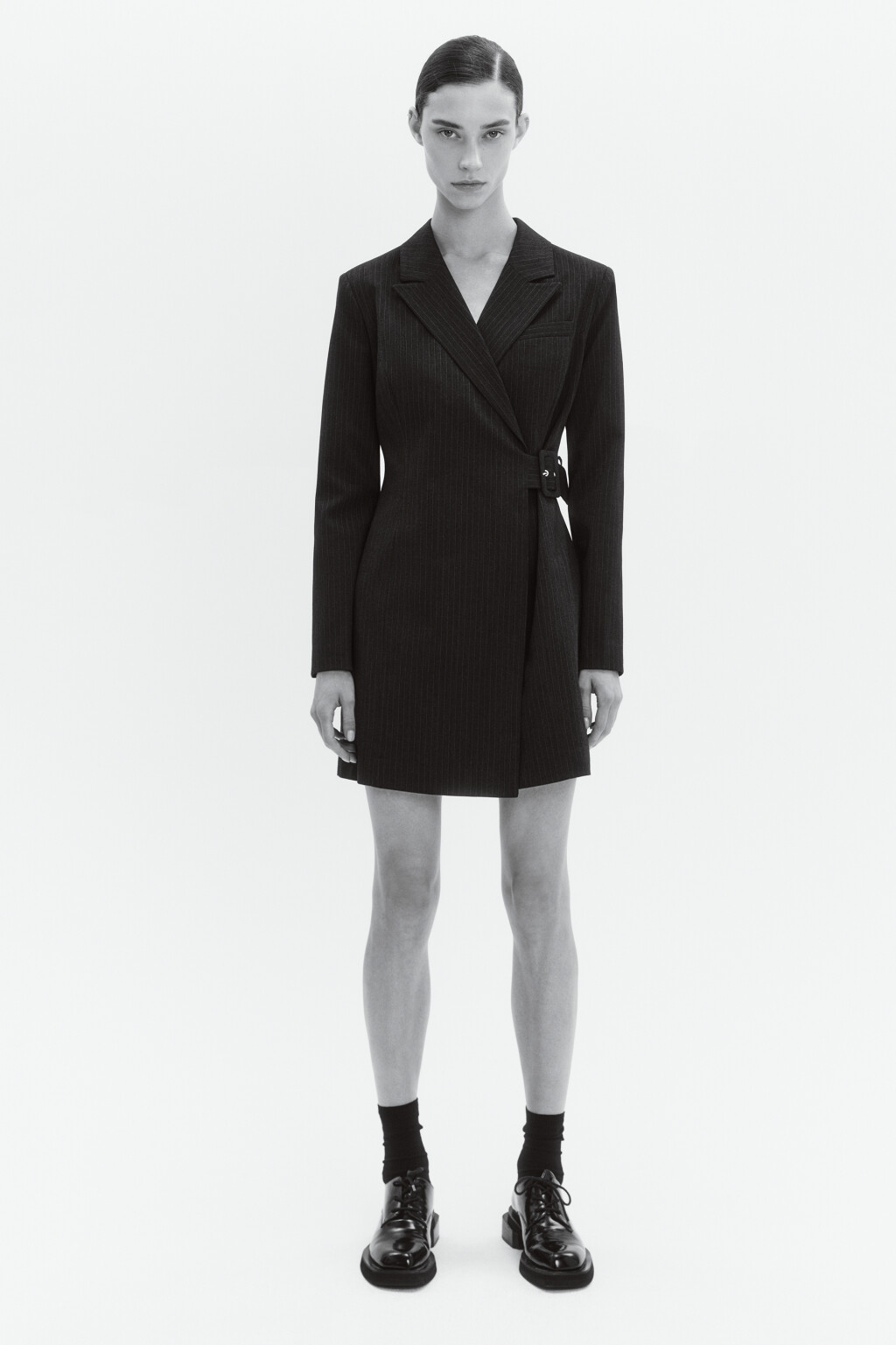 Платье-пиджак мини на запах с ремешком - цвет серый - 6