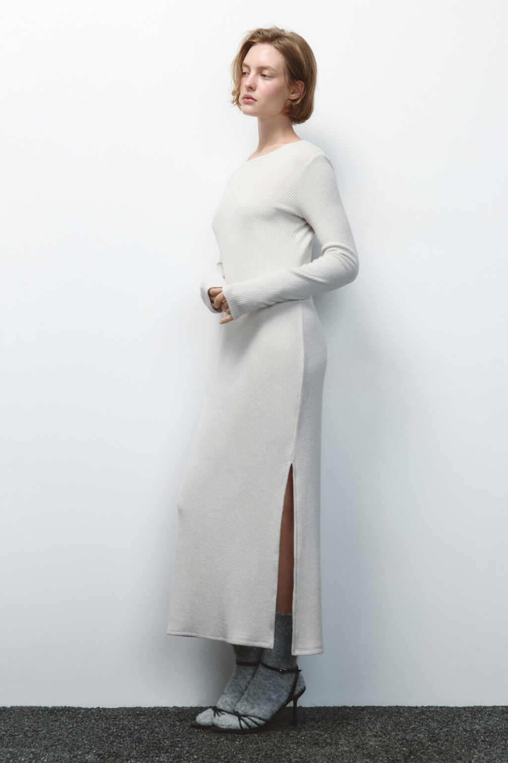 Платье-лапша миди в рубчик с разрезами - цвет бежевый - 3