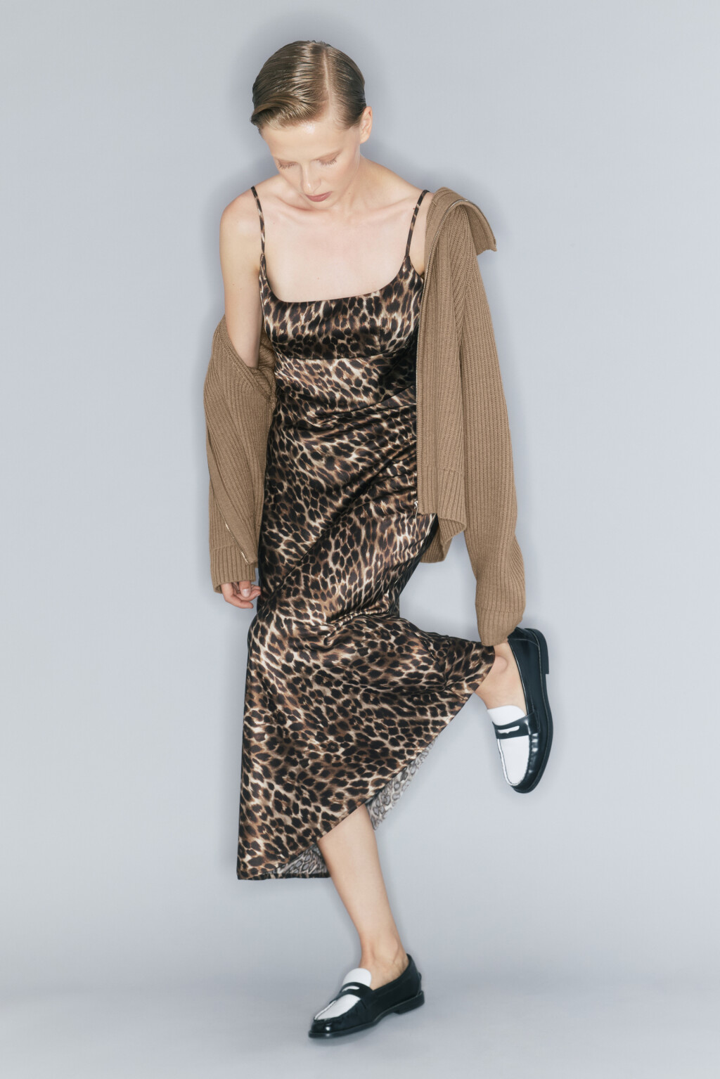 Платье-комбинация миди атласное на бретельках - цвет бежевый - 1