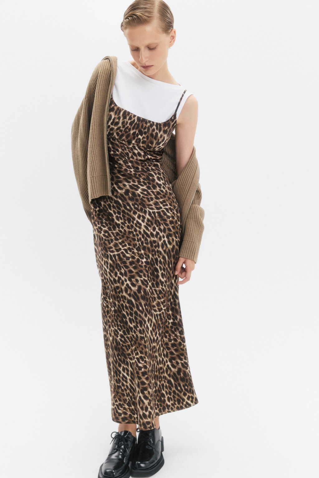 Платье-комбинация миди атласное на бретельках - цвет бежевый - 3