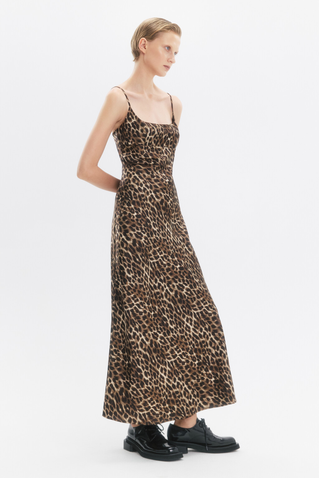 Платье-комбинация миди атласное на бретельках - цвет бежевый - 5