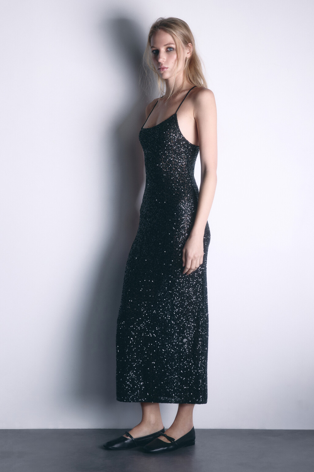 Платье миди облегающее из сетки с пайетками - цвет черный - 3