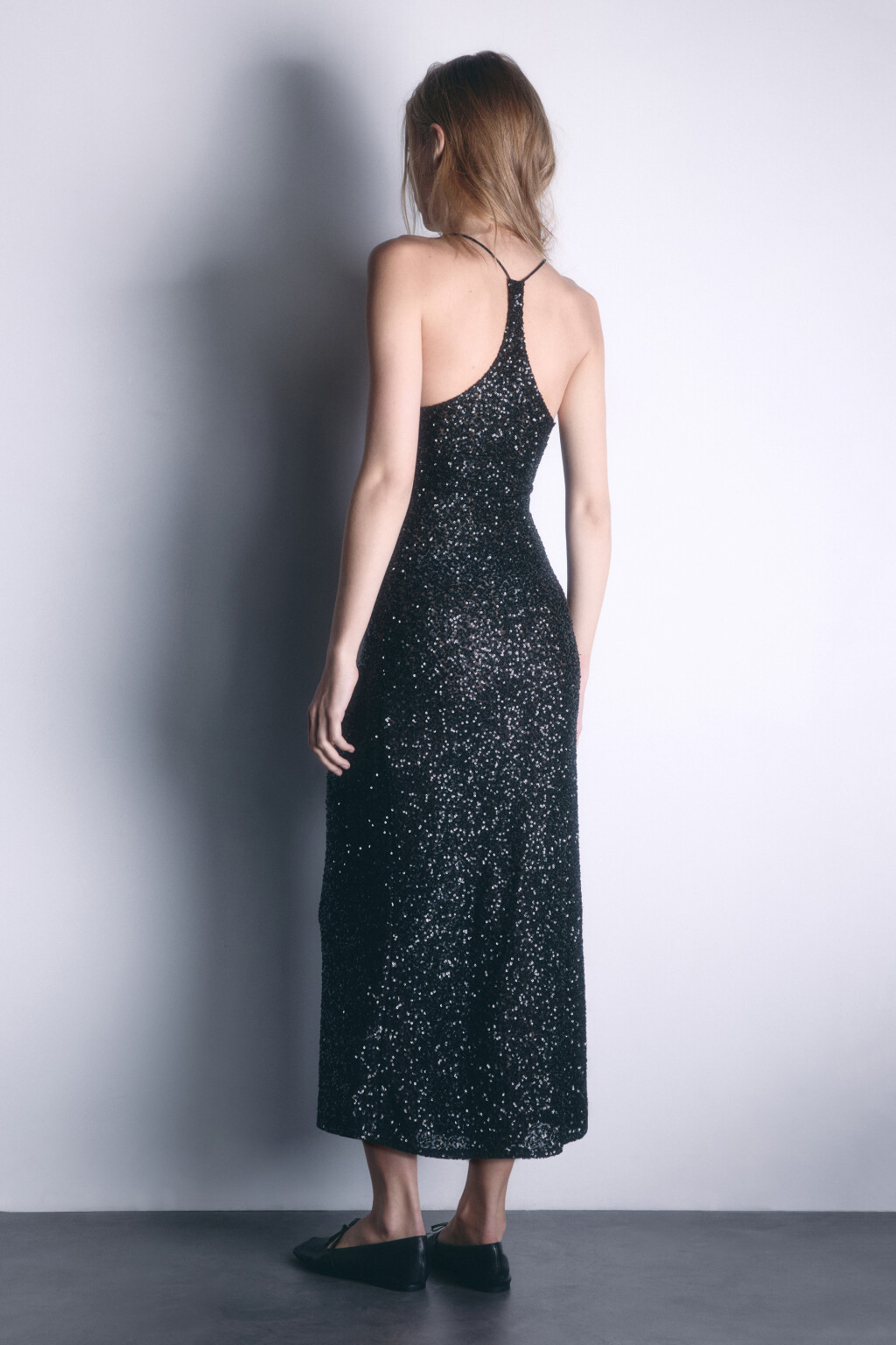 Платье миди облегающее из сетки с пайетками - цвет черный - 4
