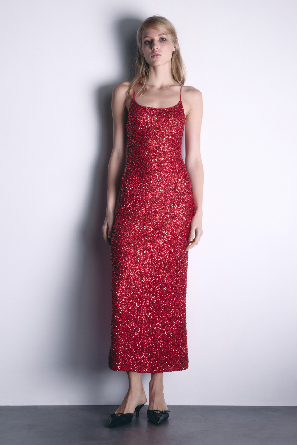 Платье миди облегающее из сетки с пайетками - цвет красный - 2