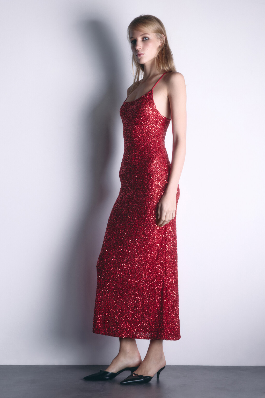 Платье миди облегающее из сетки с пайетками - цвет красный - 3