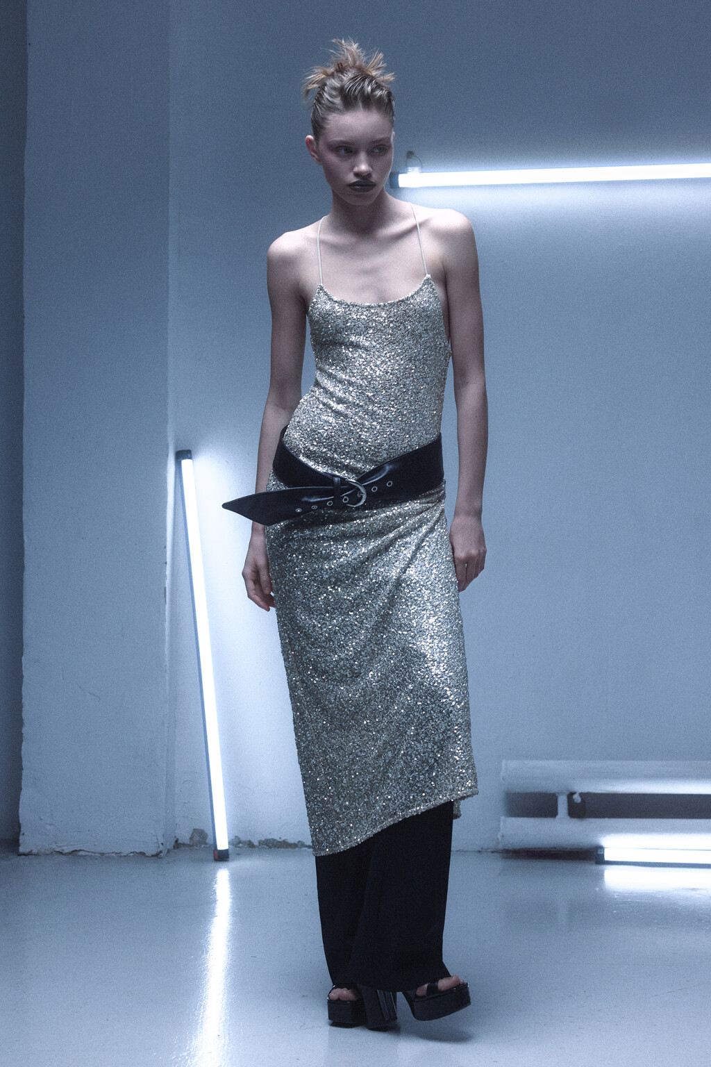 Платье миди облегающее из сетки с пайетками - цвет серый - 9