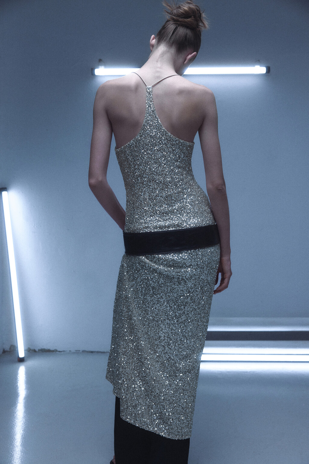 Платье миди облегающее из сетки с пайетками - цвет серый - 10