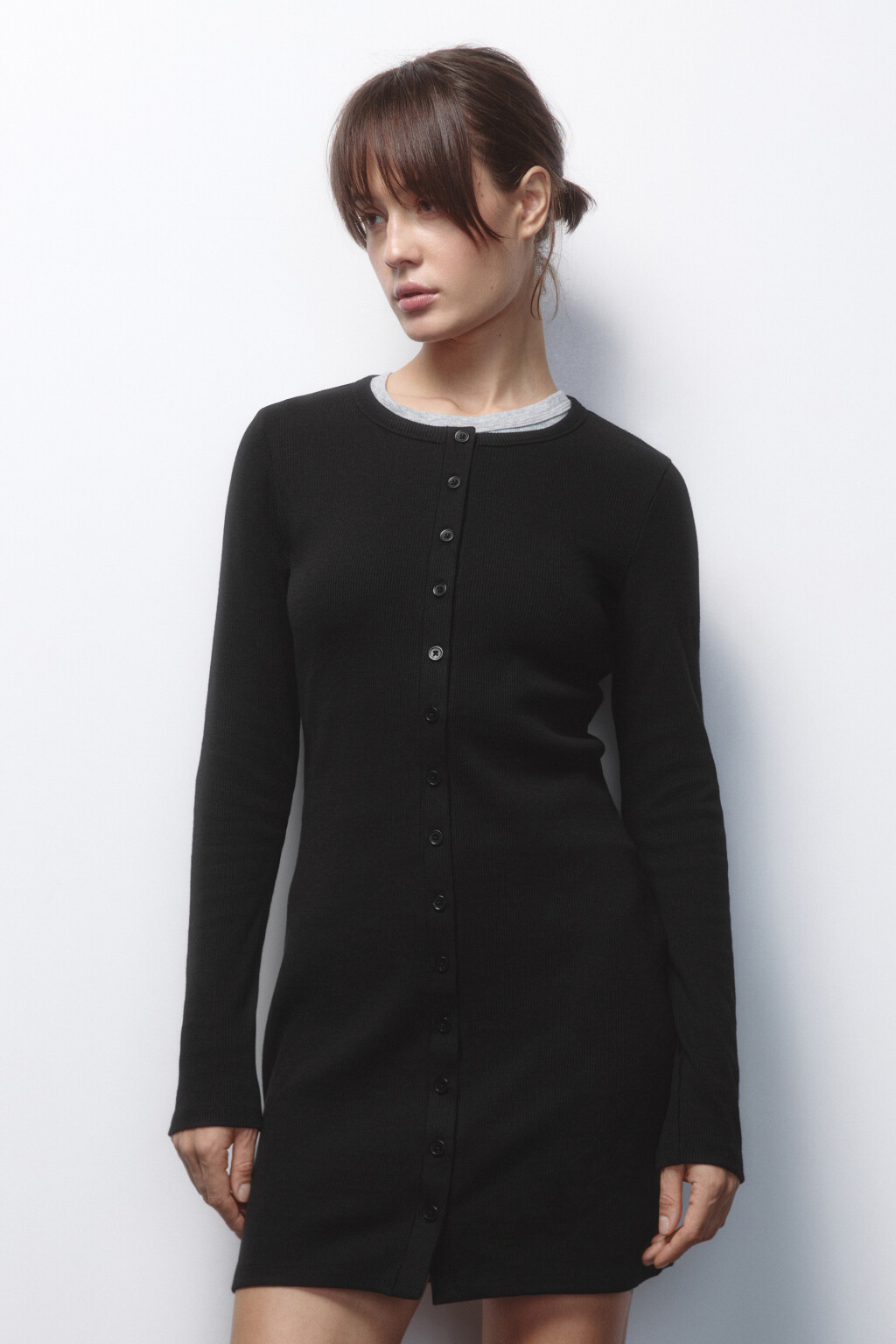 Платье мини трикотажное на пуговицах - цвет черный - 2