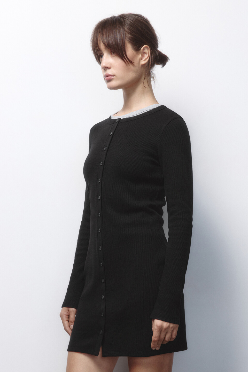 Платье мини трикотажное на пуговицах - цвет черный - 3