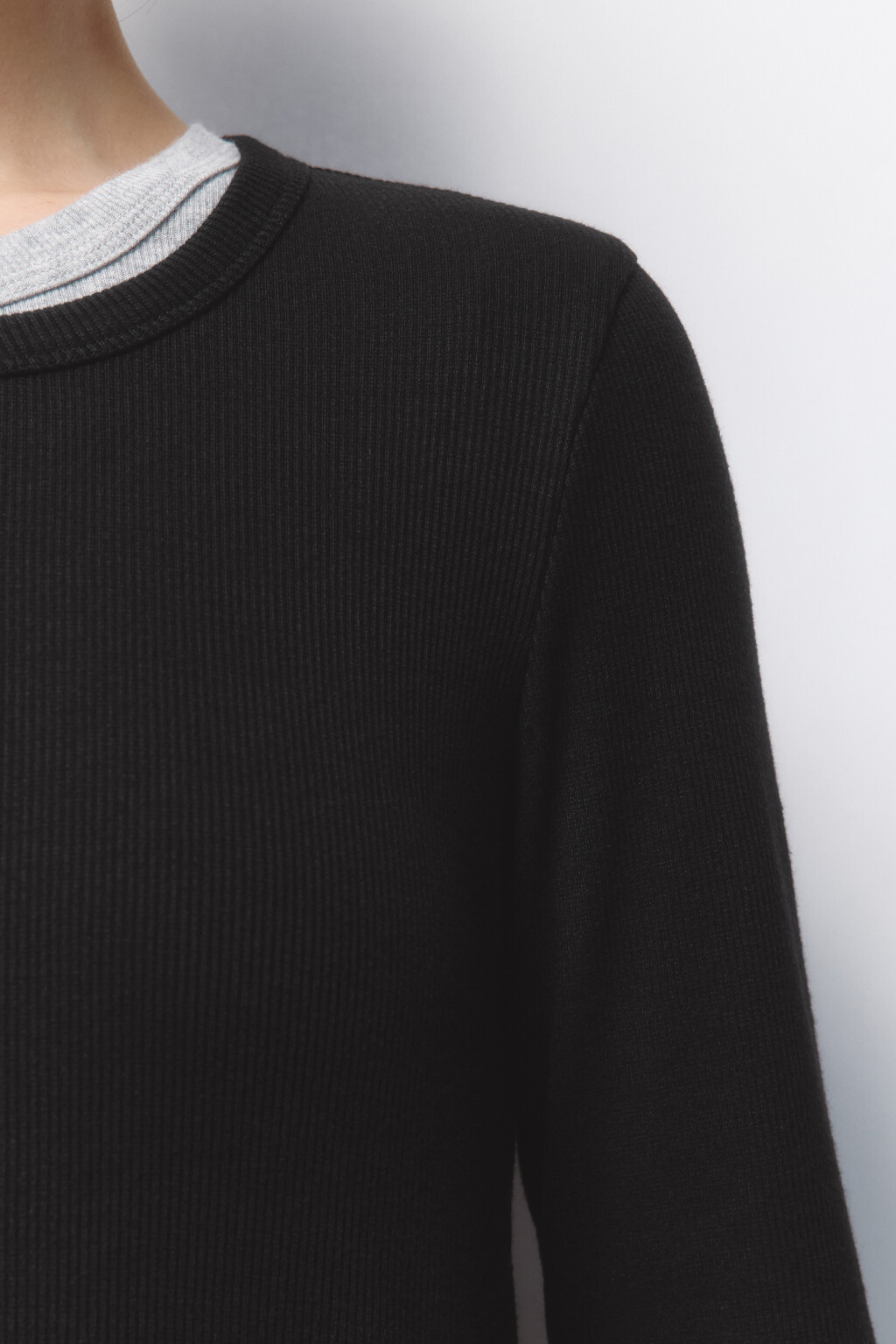 Платье мини трикотажное на пуговицах - цвет черный - 6