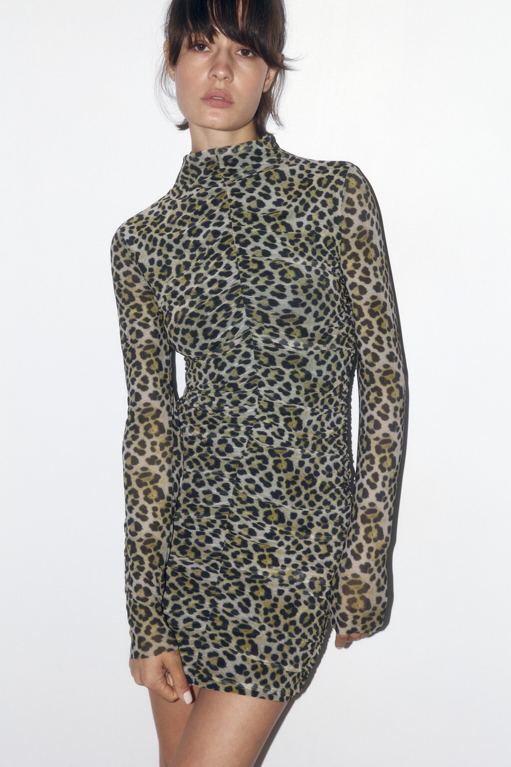 Платье-водолазка мини сетчатое с леопардовым принтом - цвет бежевый - 1