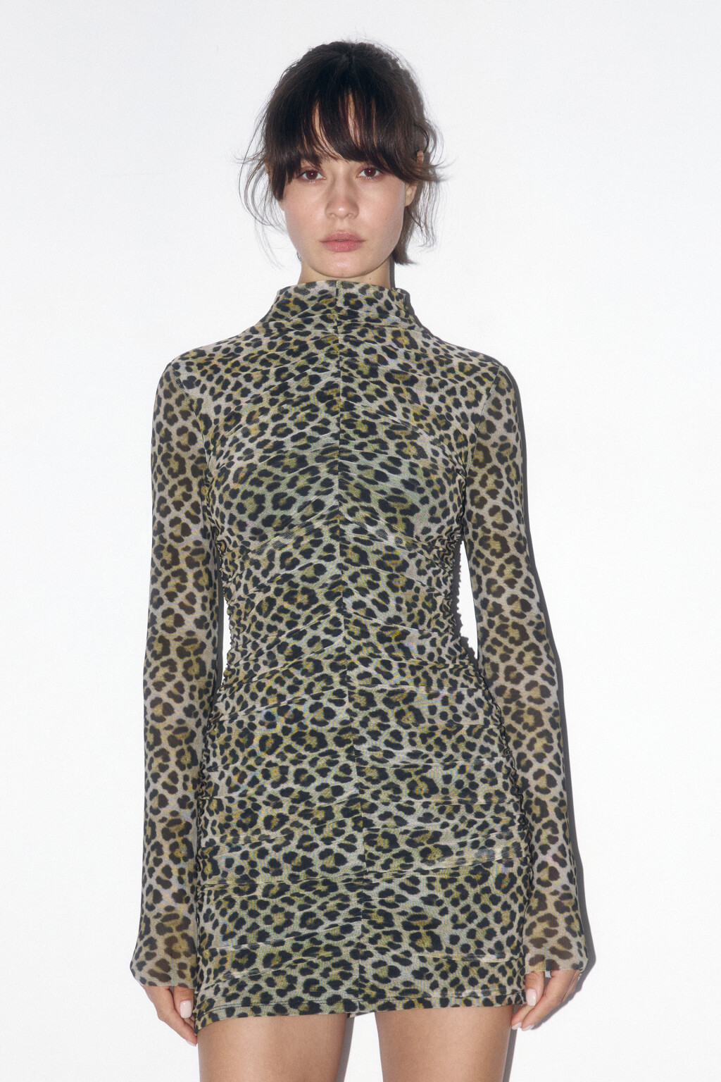 Платье-водолазка мини сетчатое с леопардовым принтом - цвет бежевый - 3