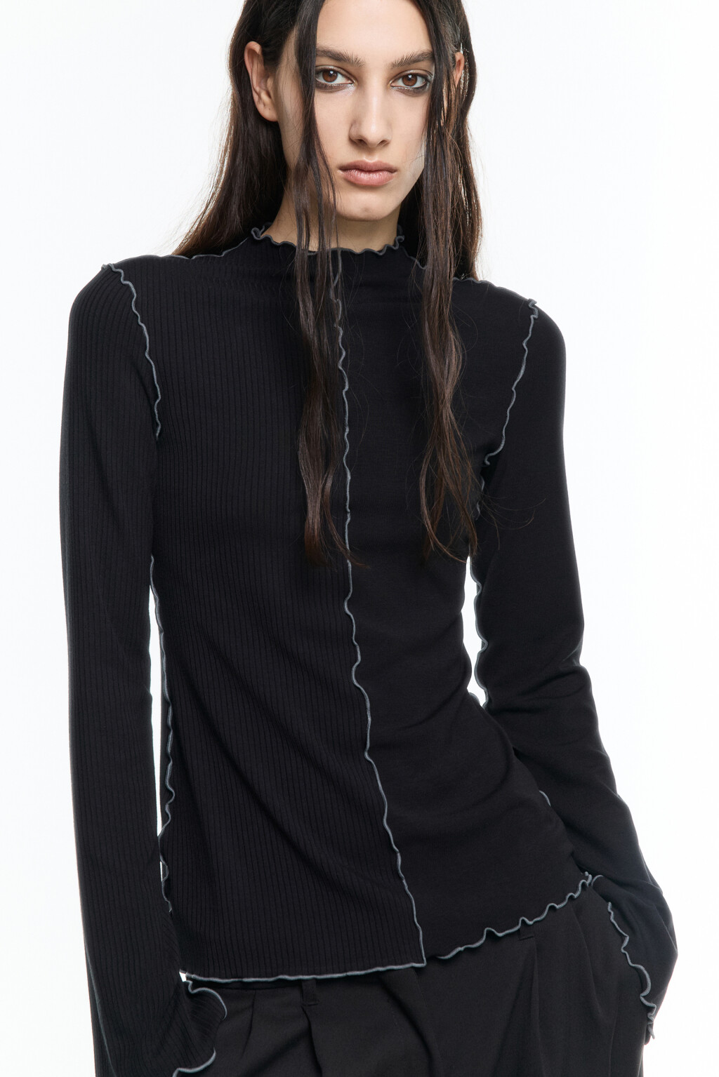 Лонгслив в рубчик облегающий с воротником-стойкой - цвет черный - 1