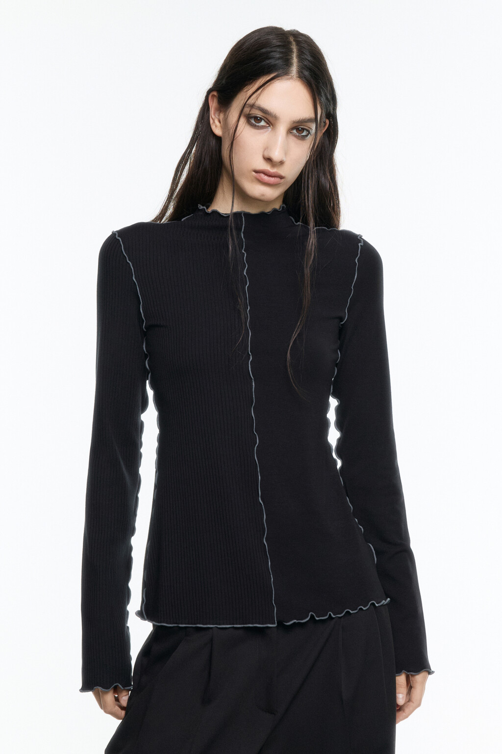 Лонгслив в рубчик облегающий с воротником-стойкой - цвет черный - 2