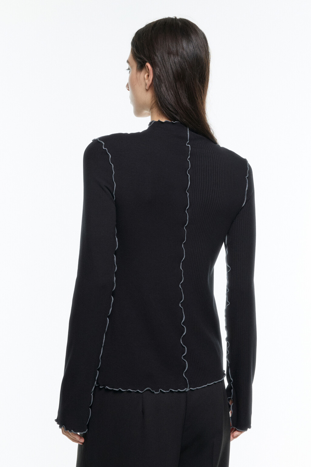 Лонгслив в рубчик облегающий с воротником-стойкой - цвет черный - 4