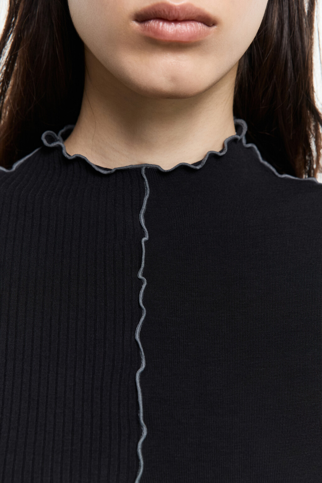 Лонгслив в рубчик облегающий с воротником-стойкой - цвет черный - 6