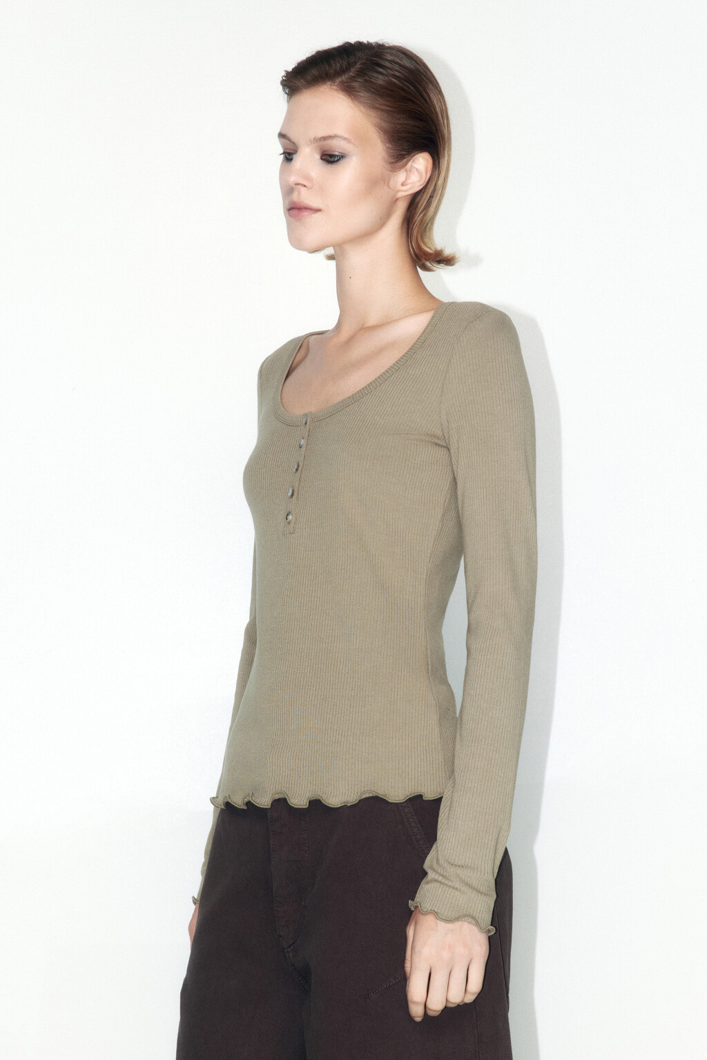 Лонгслив в рубчик с застежкой на груди - цвет зеленый - 3