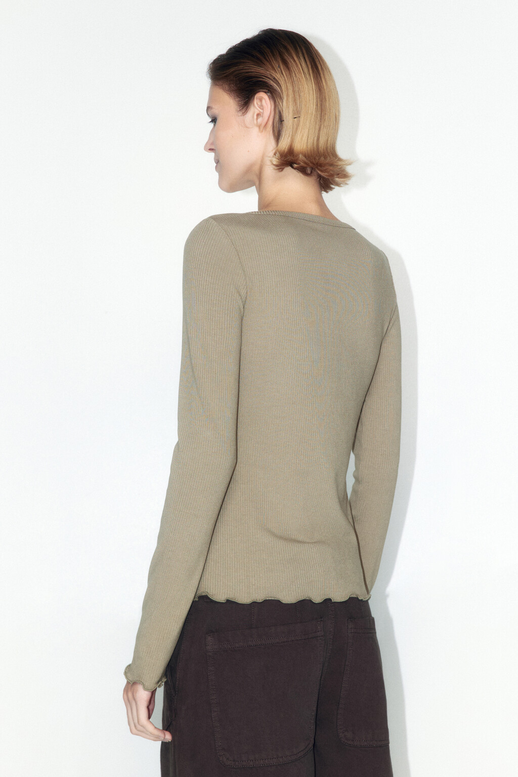 Лонгслив в рубчик с застежкой на груди - цвет зеленый - 4