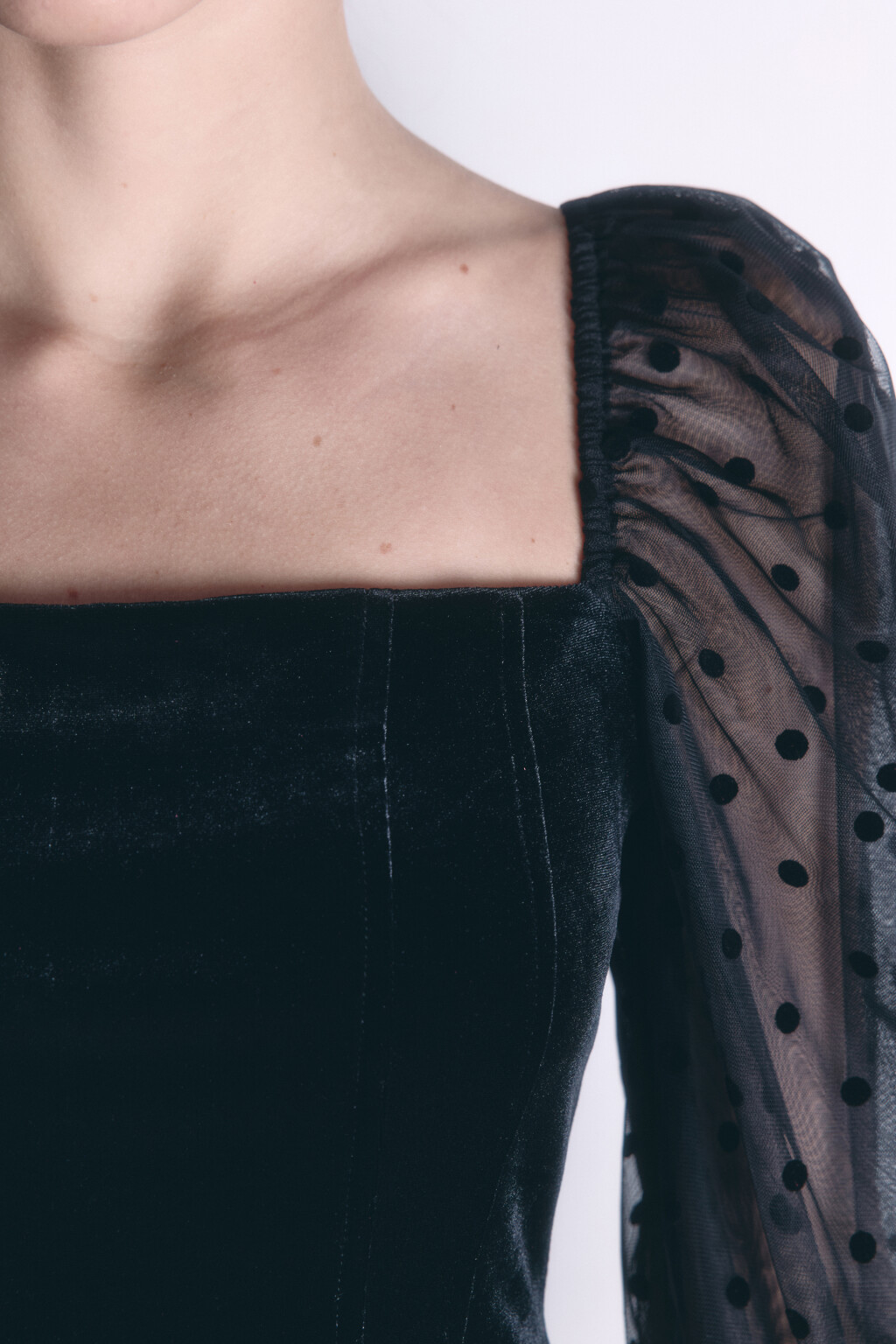 Топ-корсет бархатный с пышными рукавами - цвет черный - 8