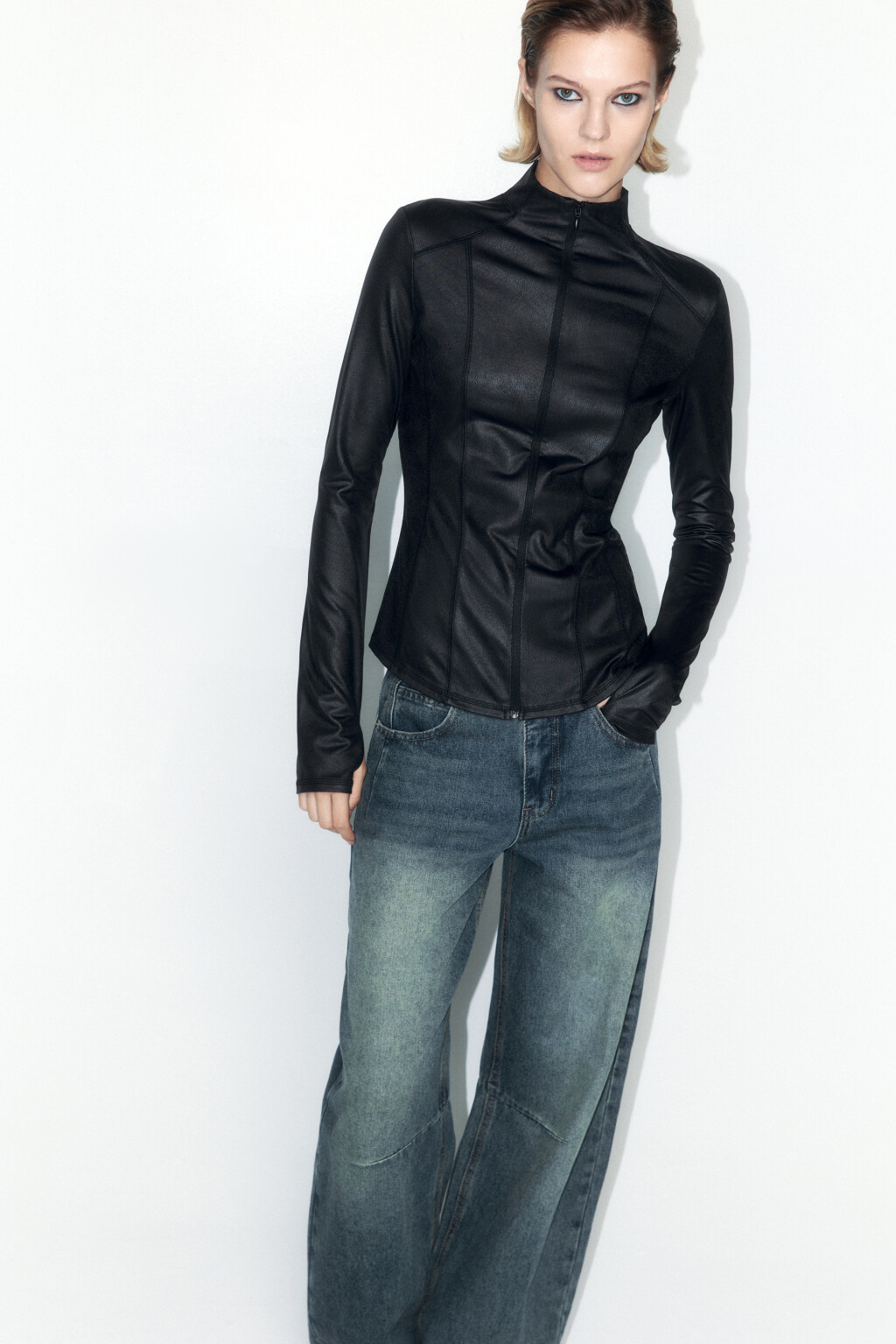 Лонгслив на молнии из трикотажа с имитацией кожи - цвет черный - 5