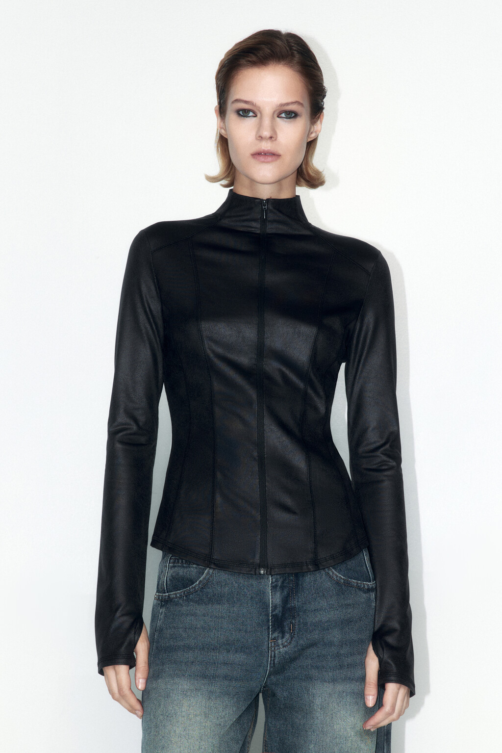 Лонгслив на молнии из трикотажа с имитацией кожи - цвет черный - 2