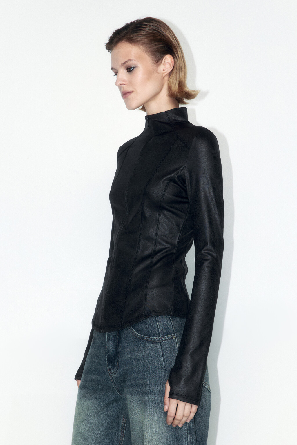 Лонгслив на молнии из трикотажа с имитацией кожи - цвет черный - 3