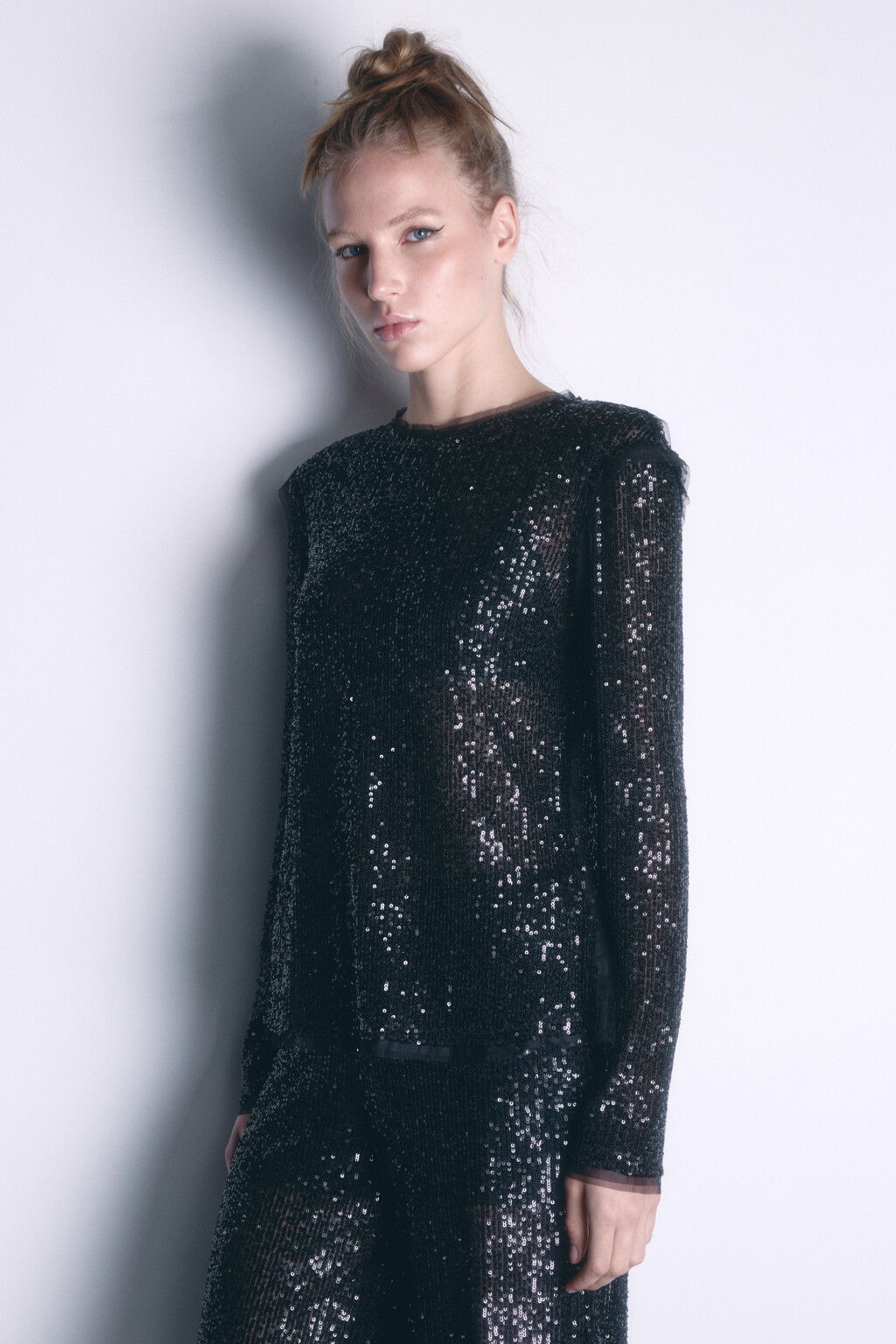 Лонгслив трикотажный с пайетками - цвет черный - 3
