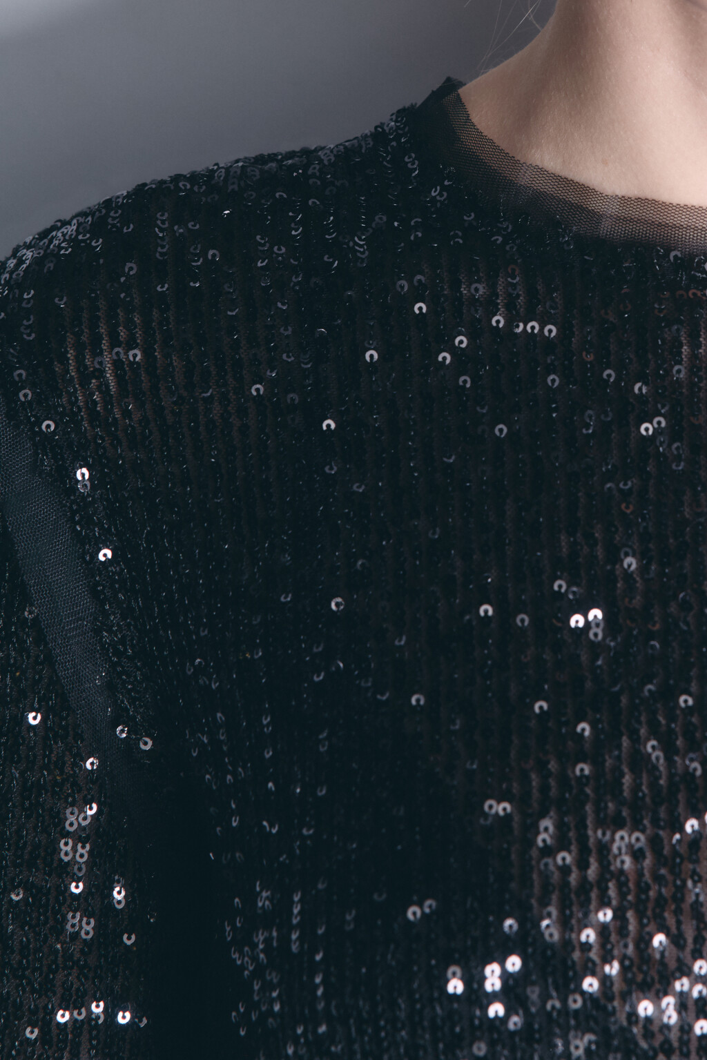 Лонгслив трикотажный с пайетками - цвет черный - 6