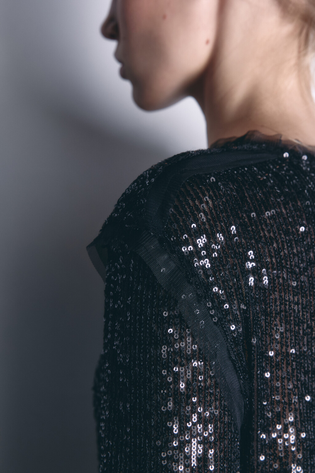 Лонгслив трикотажный с пайетками - цвет черный - 7