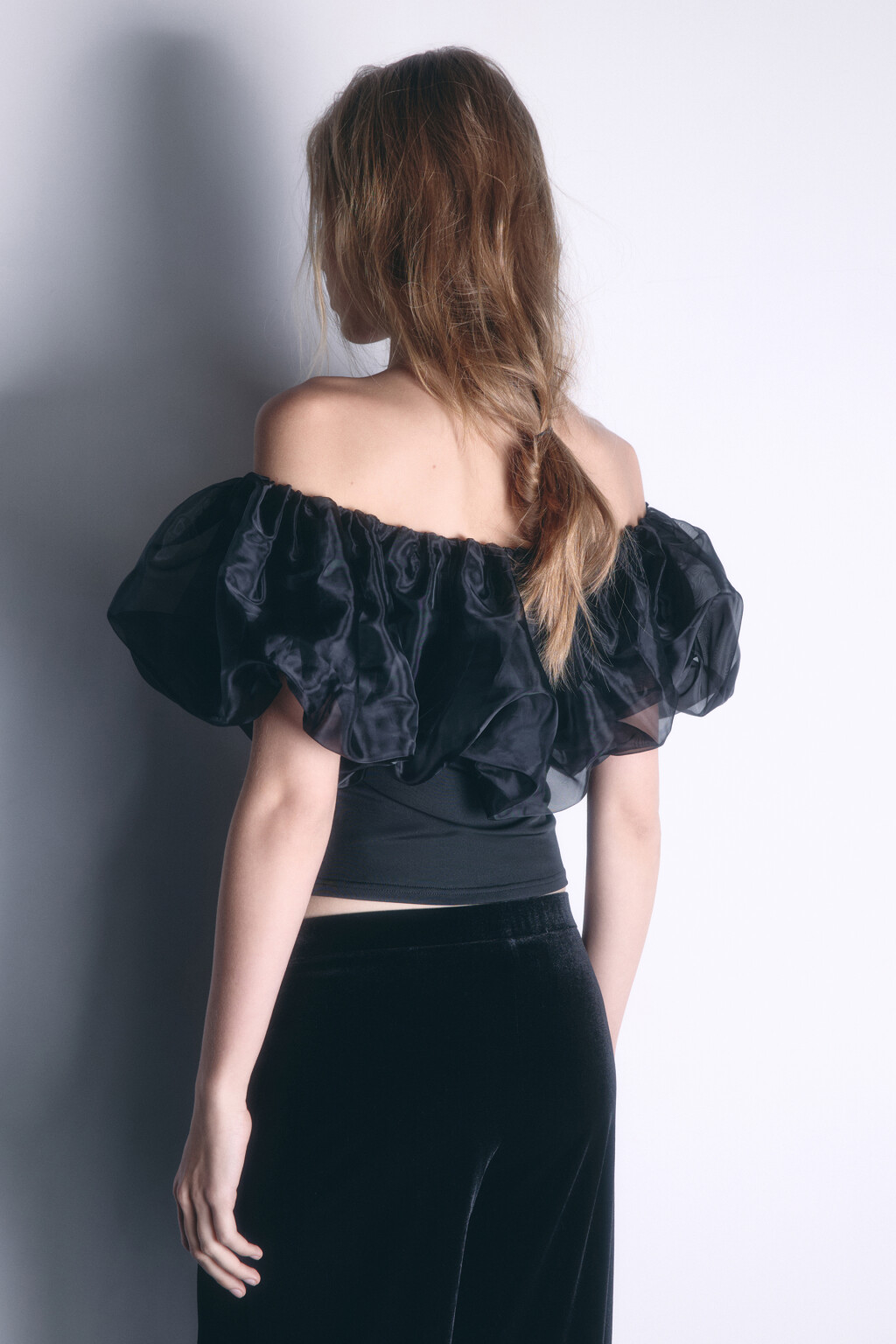 Топ off-shoulders с пышным лифом из органзы - цвет черный - 6