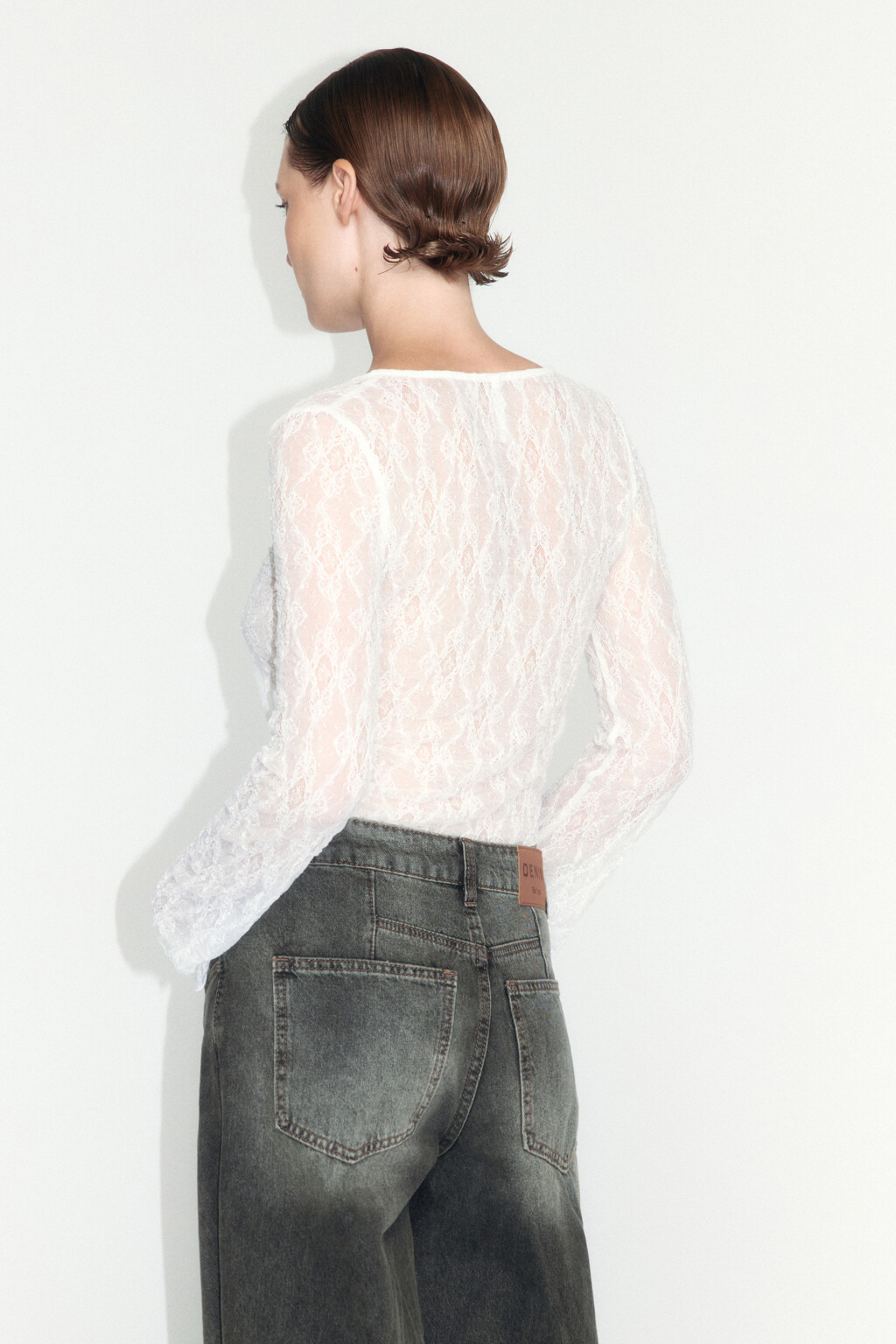 Блузка-лонгслив кружевная на пуговицах - цвет белый - 3