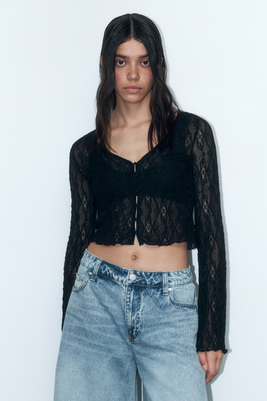 Блузка-лонгслив кружевная на пуговицах - цвет черный - 2