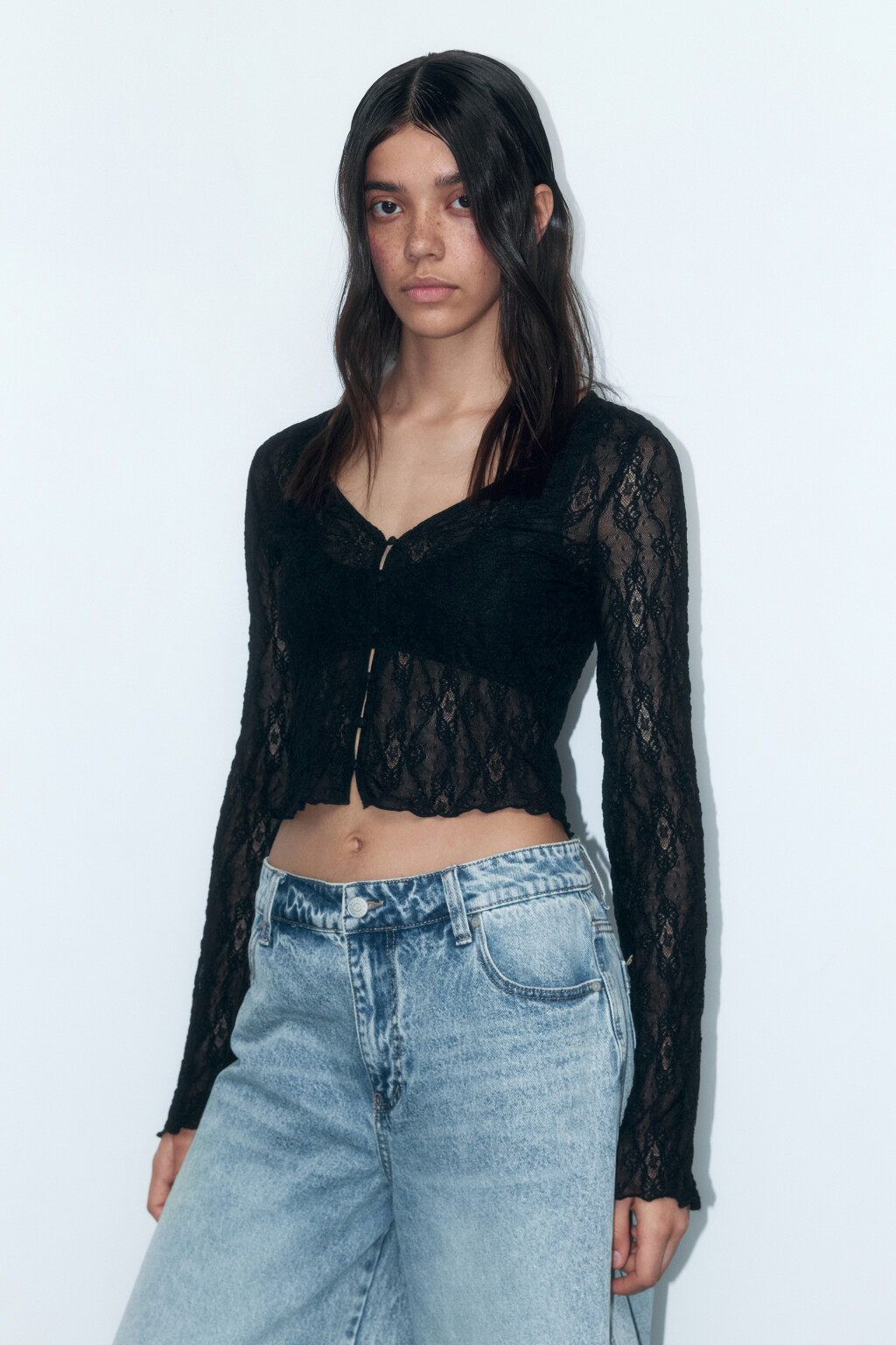 Блузка-лонгслив кружевная на пуговицах - цвет черный - 3