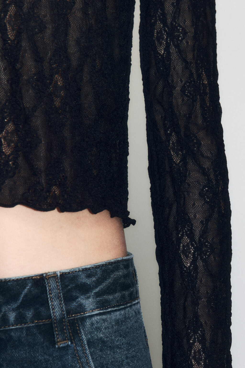 Блузка-лонгслив кружевная на пуговицах - цвет черный - 6