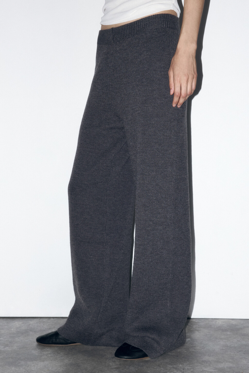Брюки вязаные в рубчик со средней посадкой - цвет серый - 3
