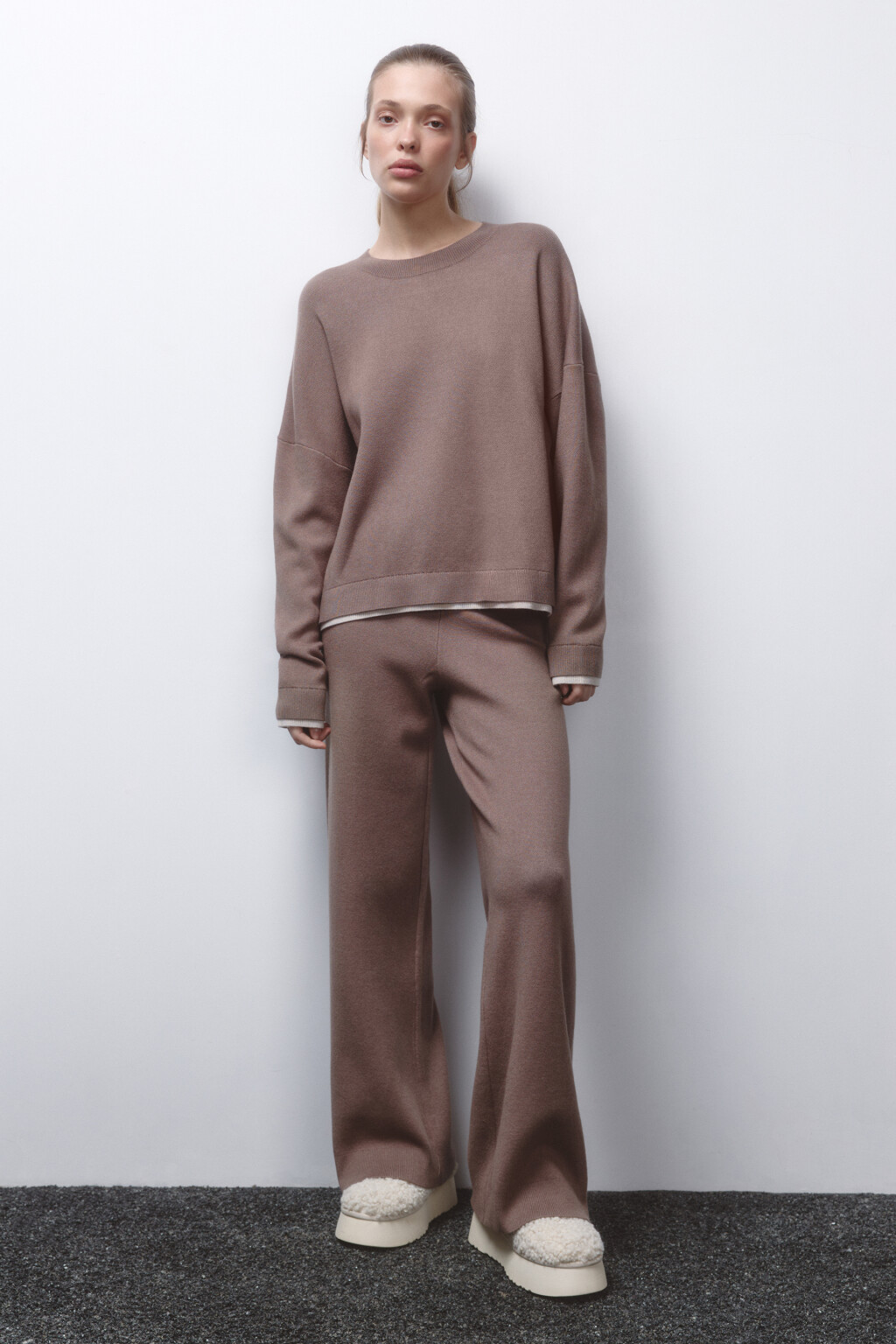 Брюки прямые из вязаного трикотажа - цвет бежевый - 5