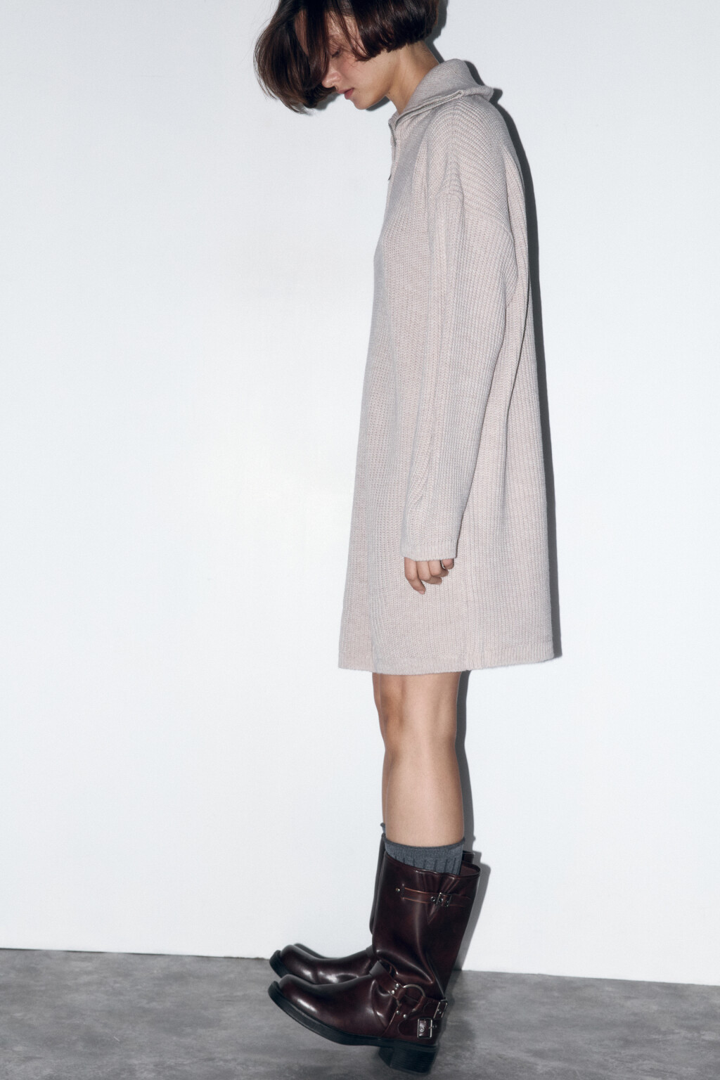 Платье-свитер мини с воротником на молнии - цвет бежевый - 1