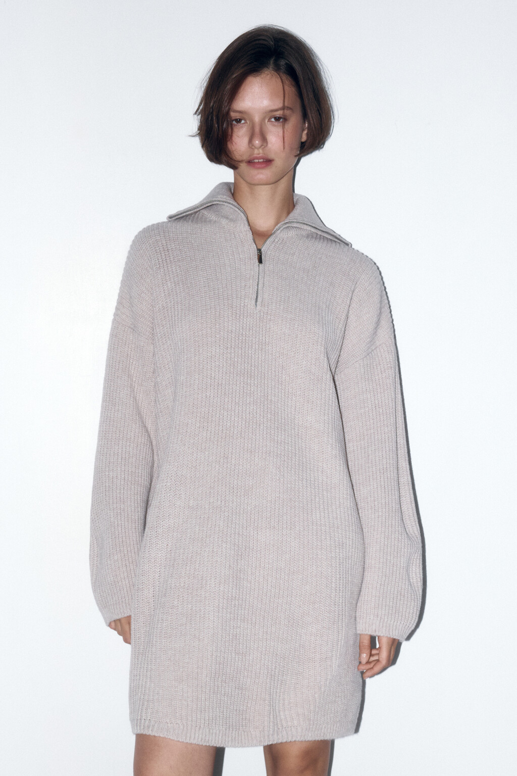 Платье-свитер мини с воротником на молнии - цвет бежевый - 3